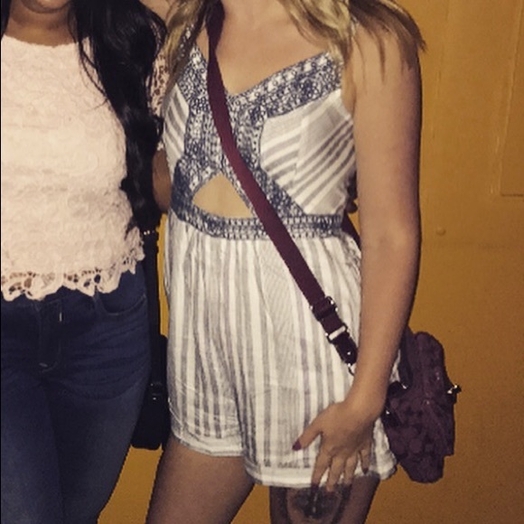 Striped Romper with open middle - Picture 4 of 6